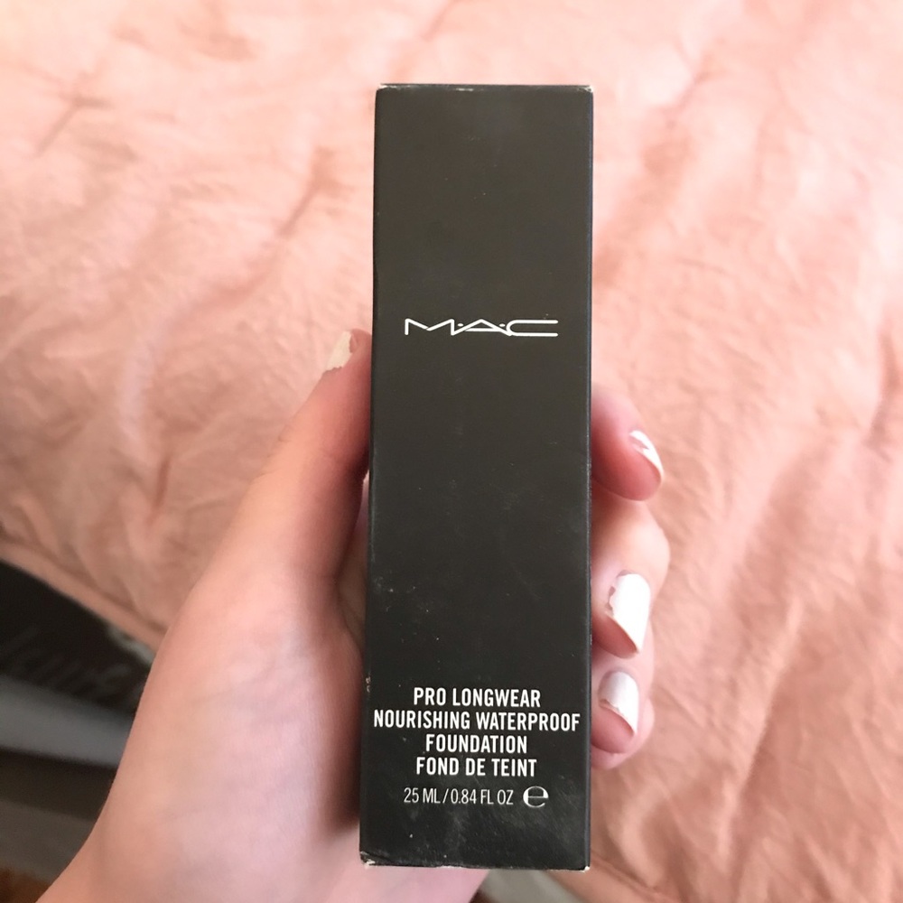 MAC longwear waterproof foundation NW20